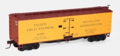 Accurail 4847 HO Scale 40' Wood Reefer Kit Pacific Fruit Express PFE - NOS