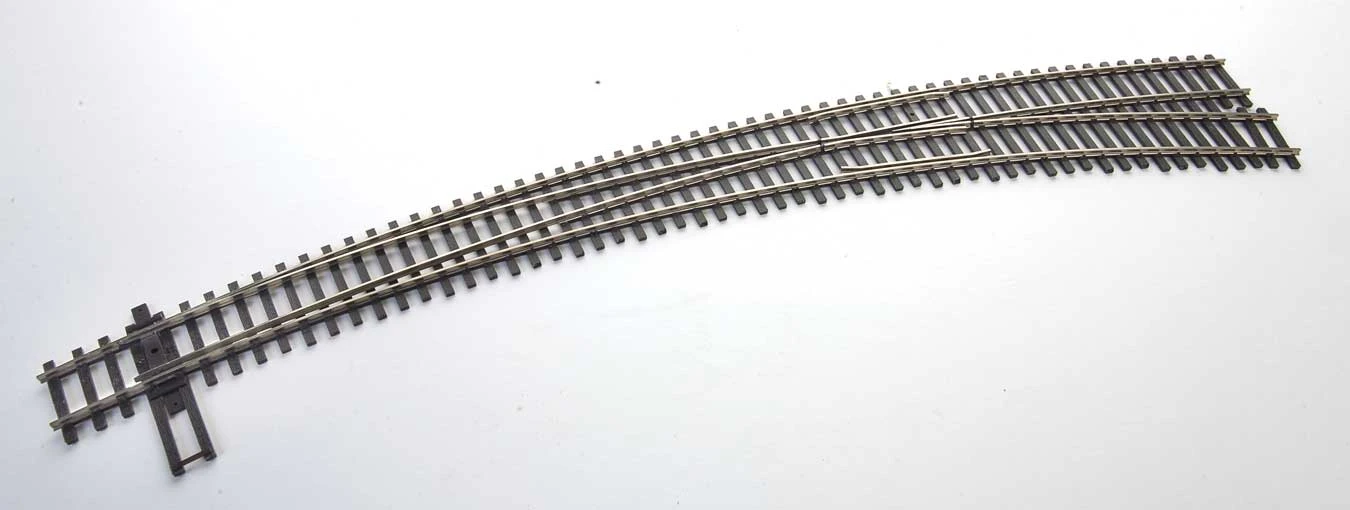 Walthers 948-83064 HO Scale Code 83 24"/28" Radius Curved Right Hand Turnout